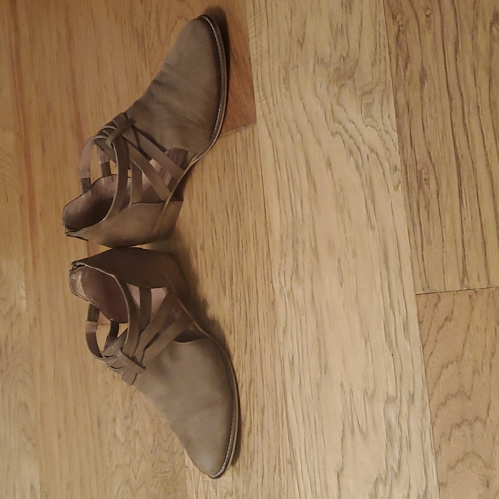 Seychelles Women's Strappy Ankle Gander Booties Tan Taupe Block Heel Leather 10 - Picture 6 of 10